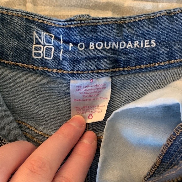 Cute Simple Denim Shorts - Picture 3 of 4